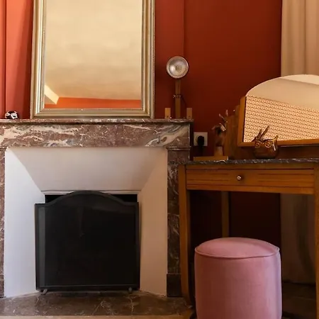 Maison Quartier Historique Avec Jardin Et Parking Prive *