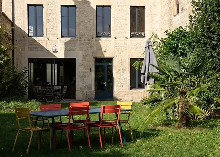 Maison Quartier Historique Avec Jardin Et Parking Prive *